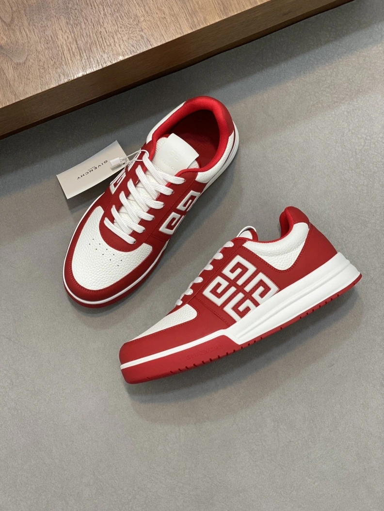 Trendsetting Gxvxnchy Sneakers 152333