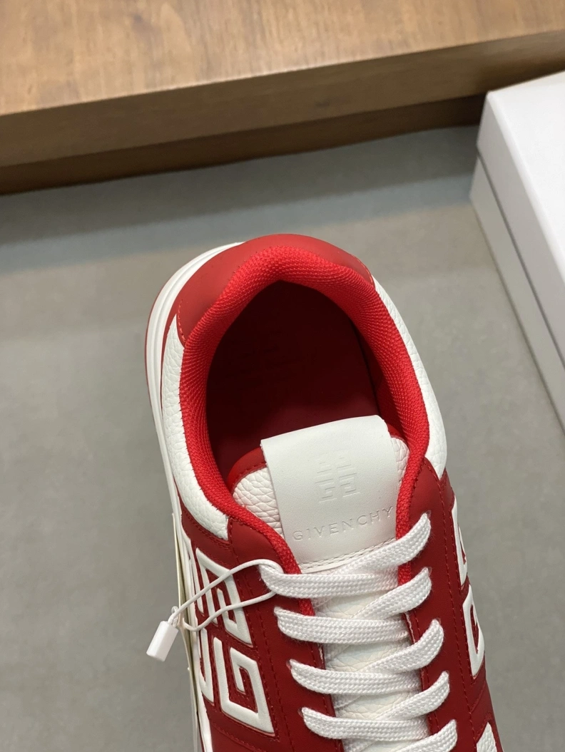 Trendsetting Gxvxnchy Sneakers 152333