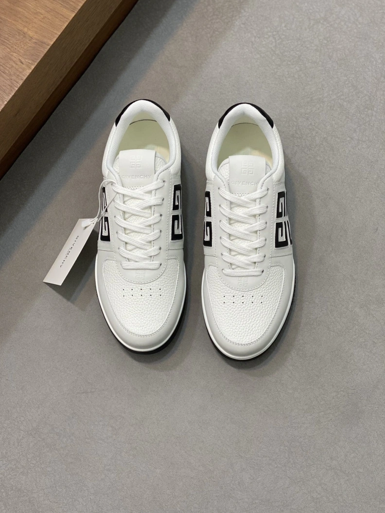 Minimalist Gxvxnchy Sneakers 152326