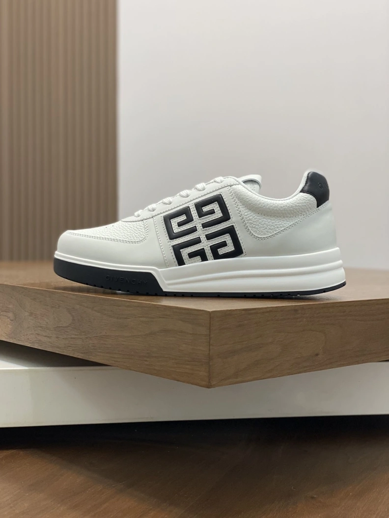 Minimalist Gxvxnchy Sneakers 152326
