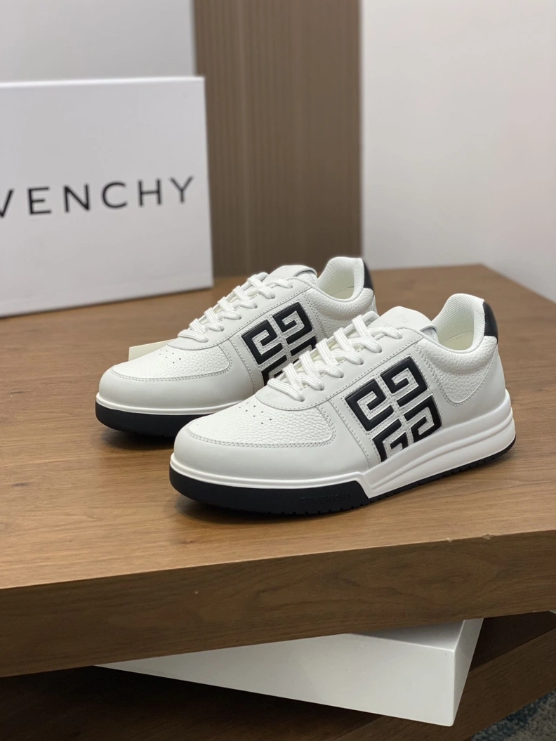 Minimalist Gxvxnchy Sneakers 152326