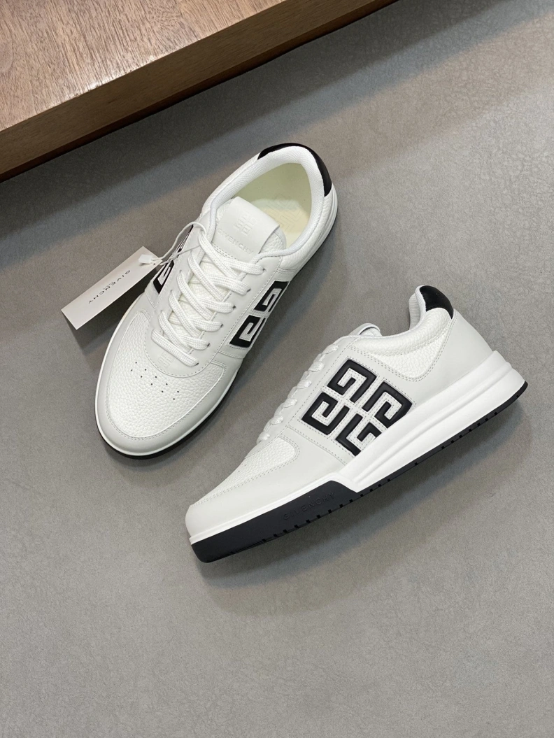 Minimalist Gxvxnchy Sneakers 152326