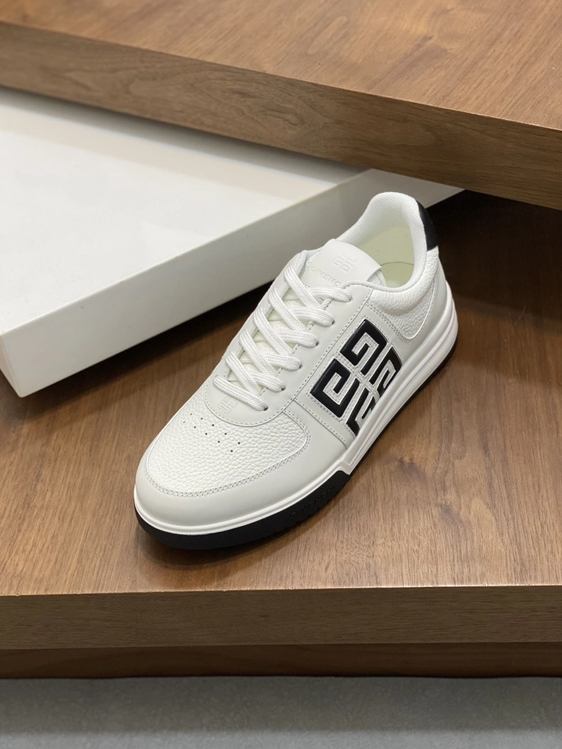 Minimalist Gxvxnchy Sneakers 152326
