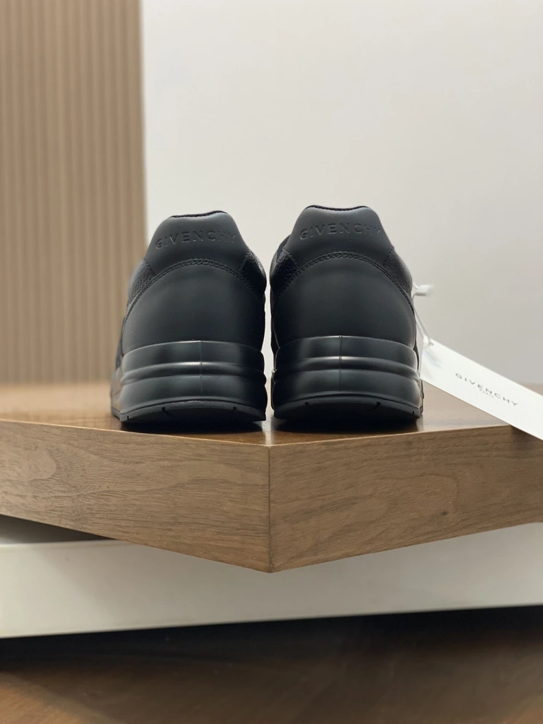 Gxvxnchy Sneakers Compact 152321