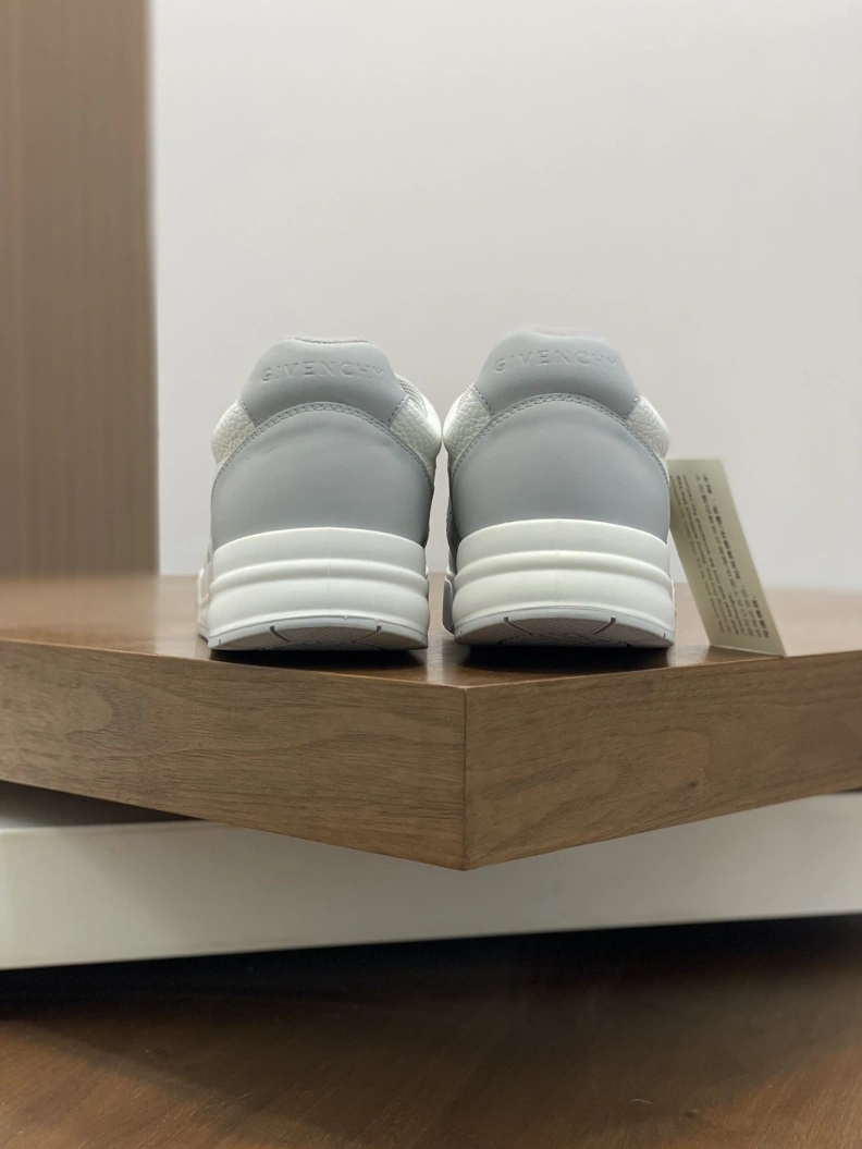 Refined Gxvxnchy Sneakers 152340