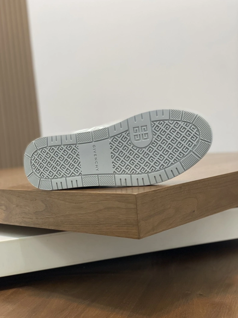 Refined Gxvxnchy Sneakers 152340