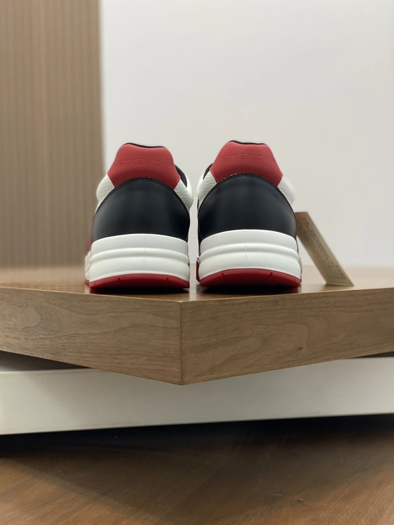 UrbanStyle Gxvxnchy Sneakers 152318