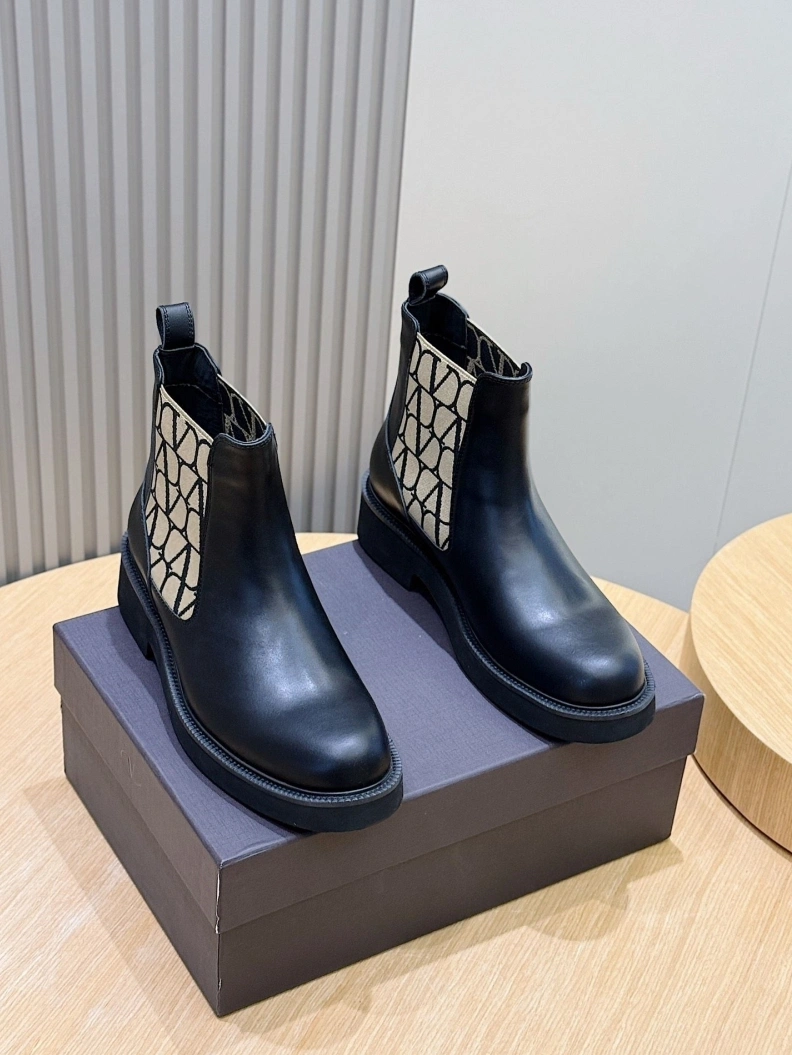 Bold Vxlxntino Boots 229211