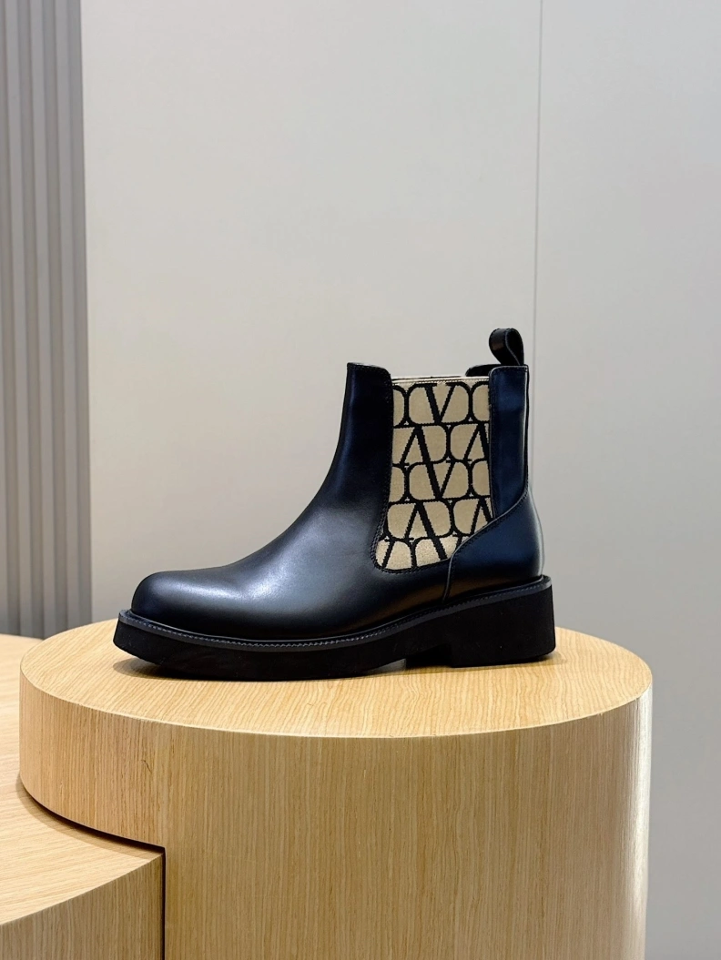 Bold Vxlxntino Boots 229211