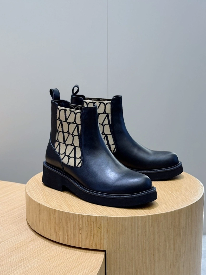 Bold Vxlxntino Boots 229211