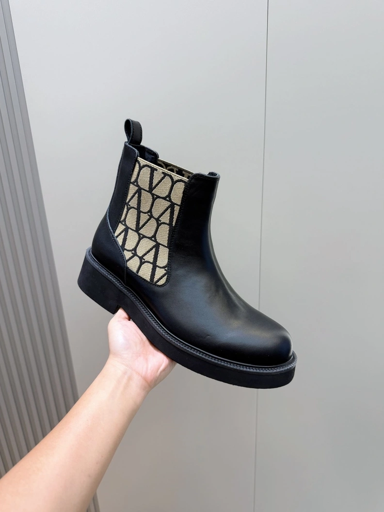 Bold Vxlxntino Boots 229211