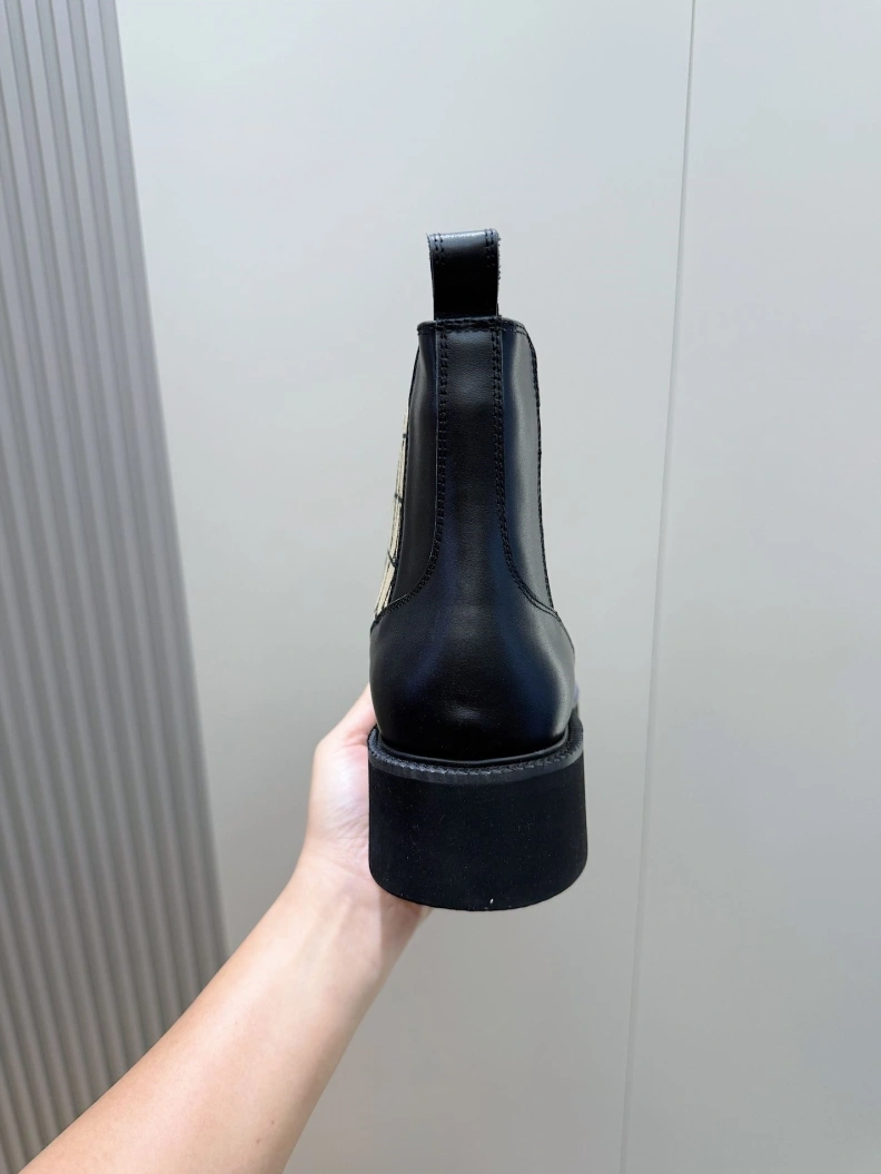 Bold Vxlxntino Boots 229211