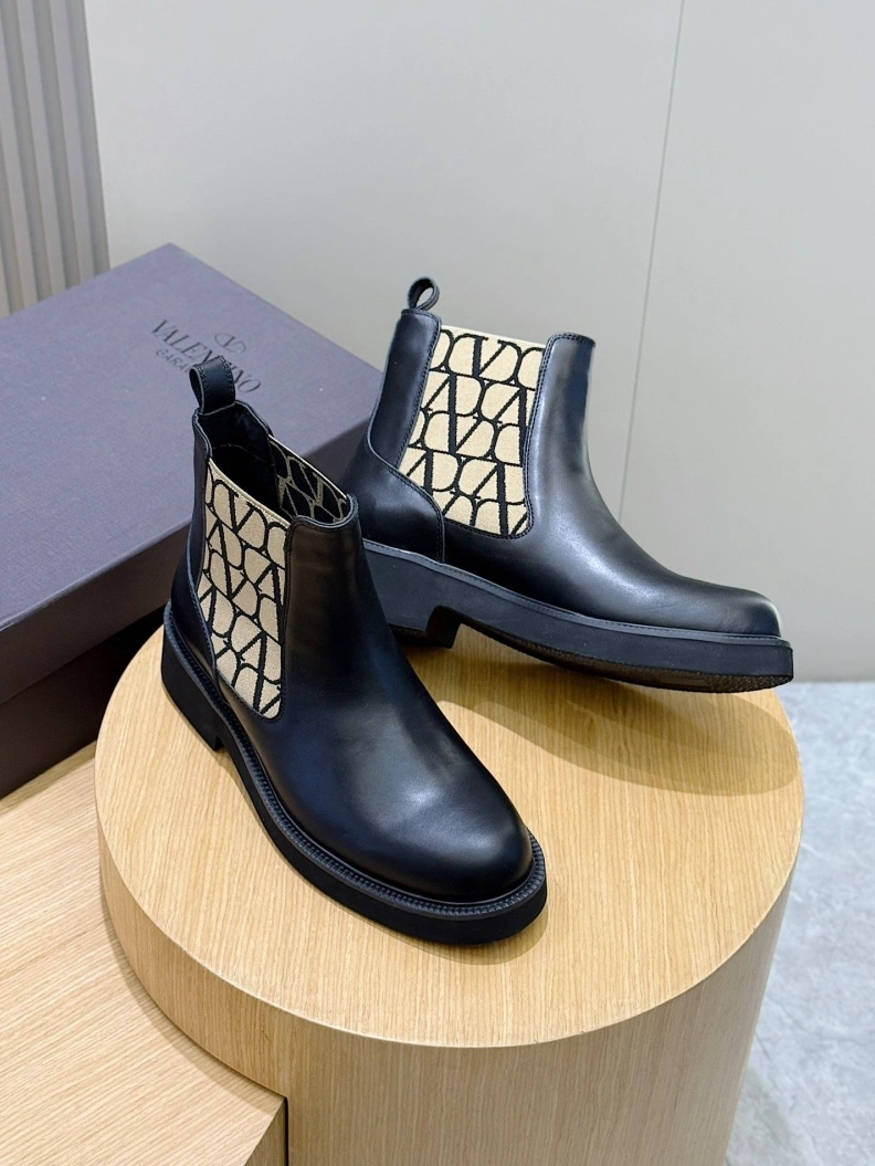 Bold Vxlxntino Boots 229211