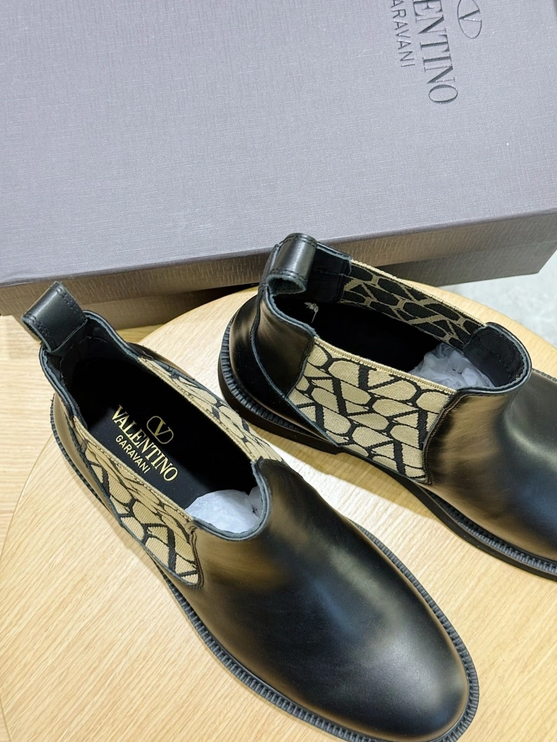 Bold Vxlxntino Boots 229211