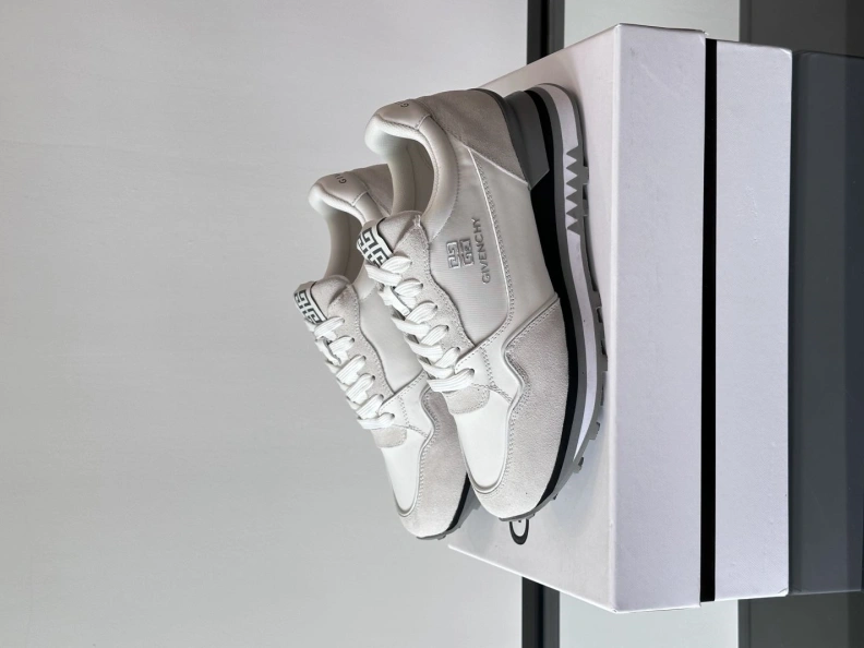 Gxvxnchy Sneakers EyeCatching 152325
