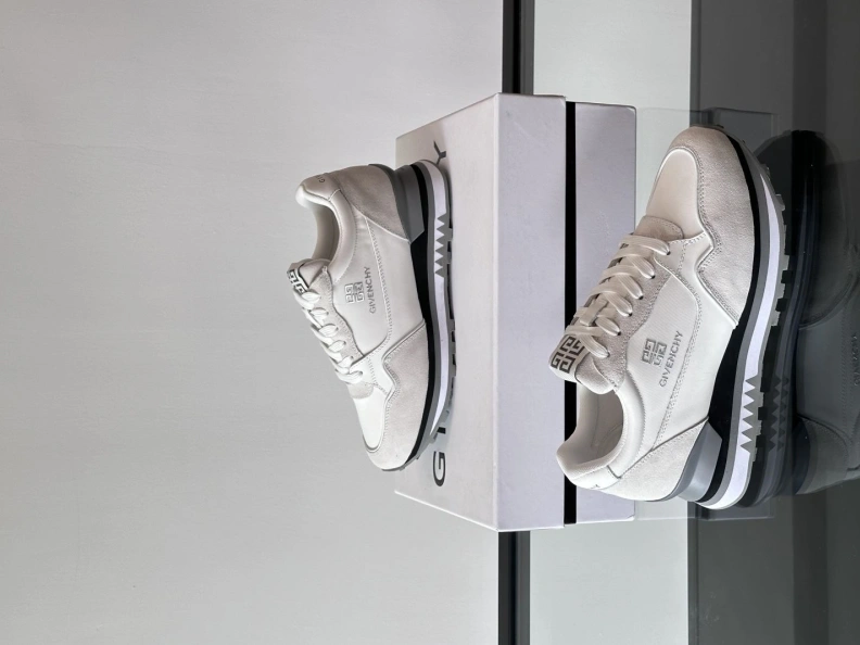 Gxvxnchy Sneakers EyeCatching 152325