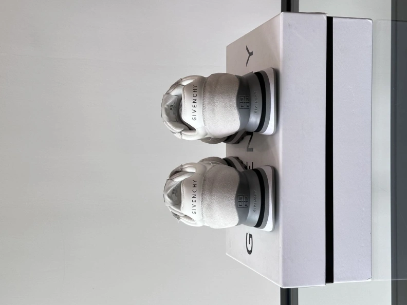 Gxvxnchy Sneakers EyeCatching 152325