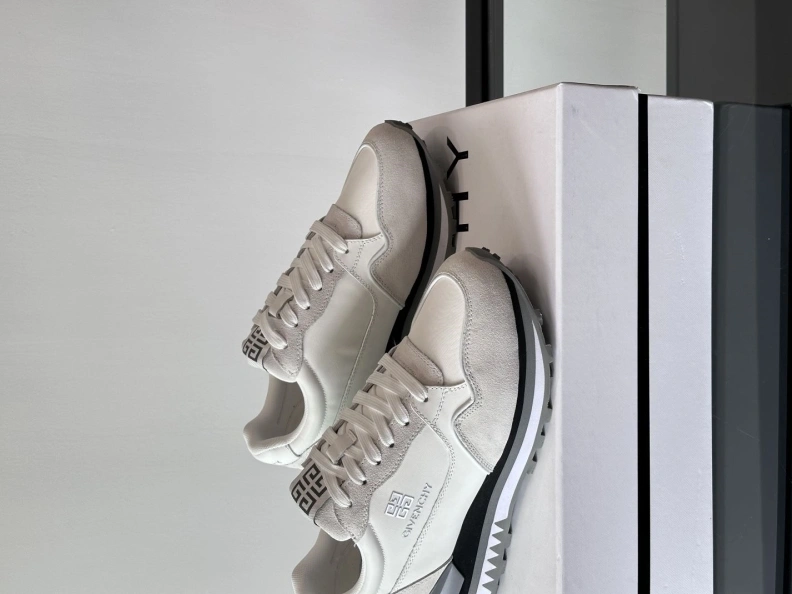 Gxvxnchy Sneakers EyeCatching 152325