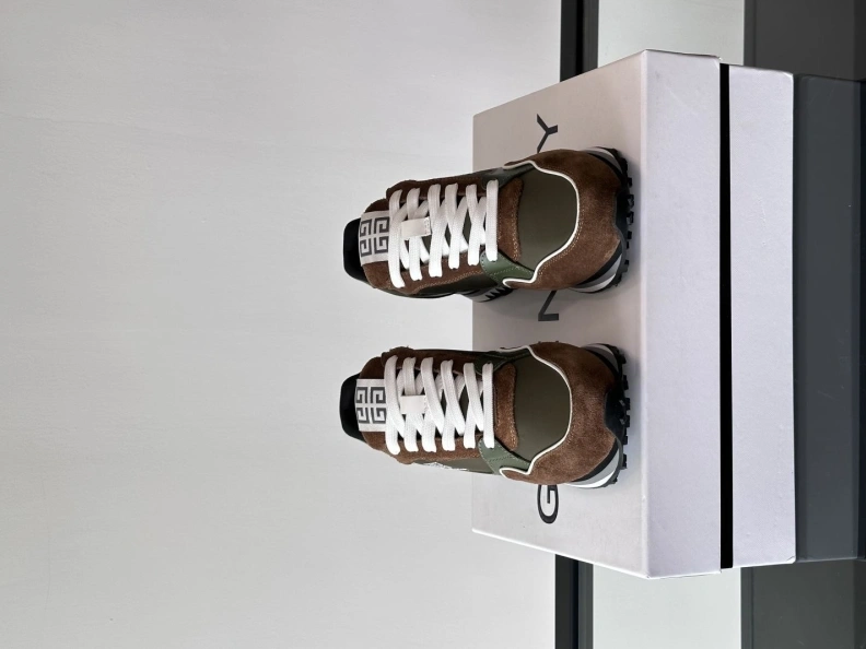 Comfortable Gxvxnchy Sneakers 152315