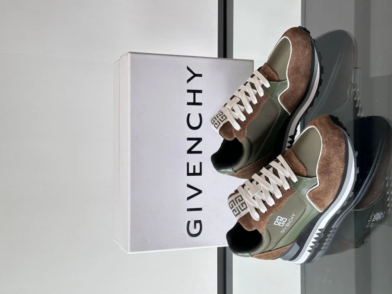 Comfortable Gxvxnchy Sneakers 152315