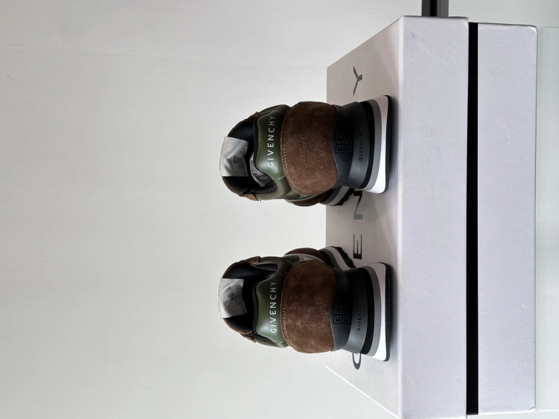 Comfortable Gxvxnchy Sneakers 152315