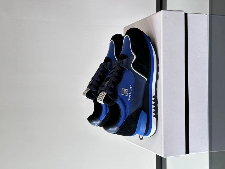 Sophisticated Gxvxnchy Sneakers 152316