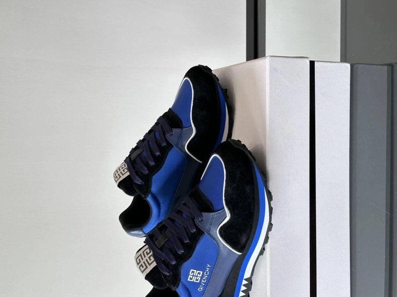 Sophisticated Gxvxnchy Sneakers 152316
