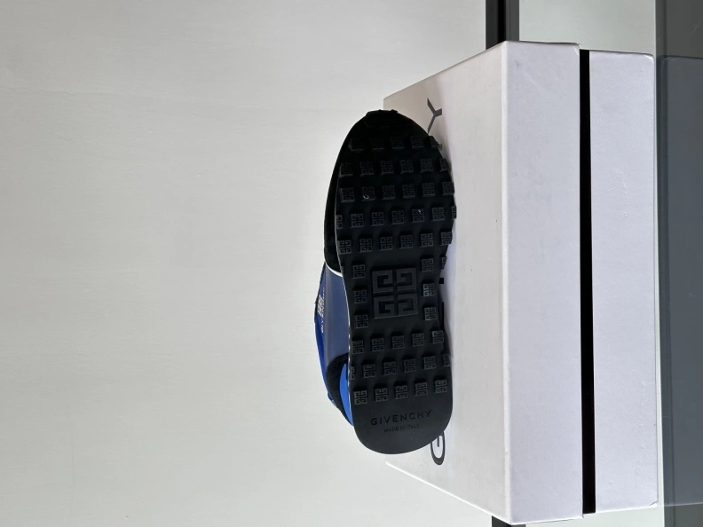Sophisticated Gxvxnchy Sneakers 152316