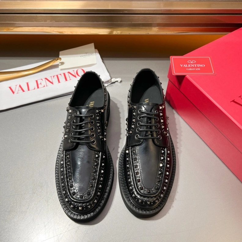 Versatile Vxlxntino Leather Shoes 229199