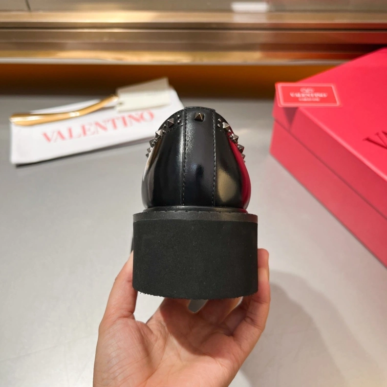 Versatile Vxlxntino Leather Shoes 229199