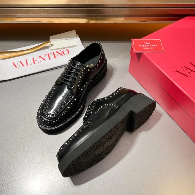 Versatile Vxlxntino Leather Shoes 229199