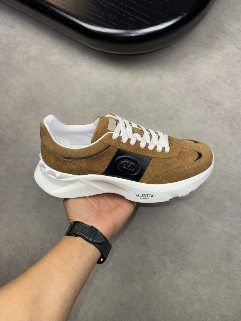 Unique Vxlxntino Sneakers 229111