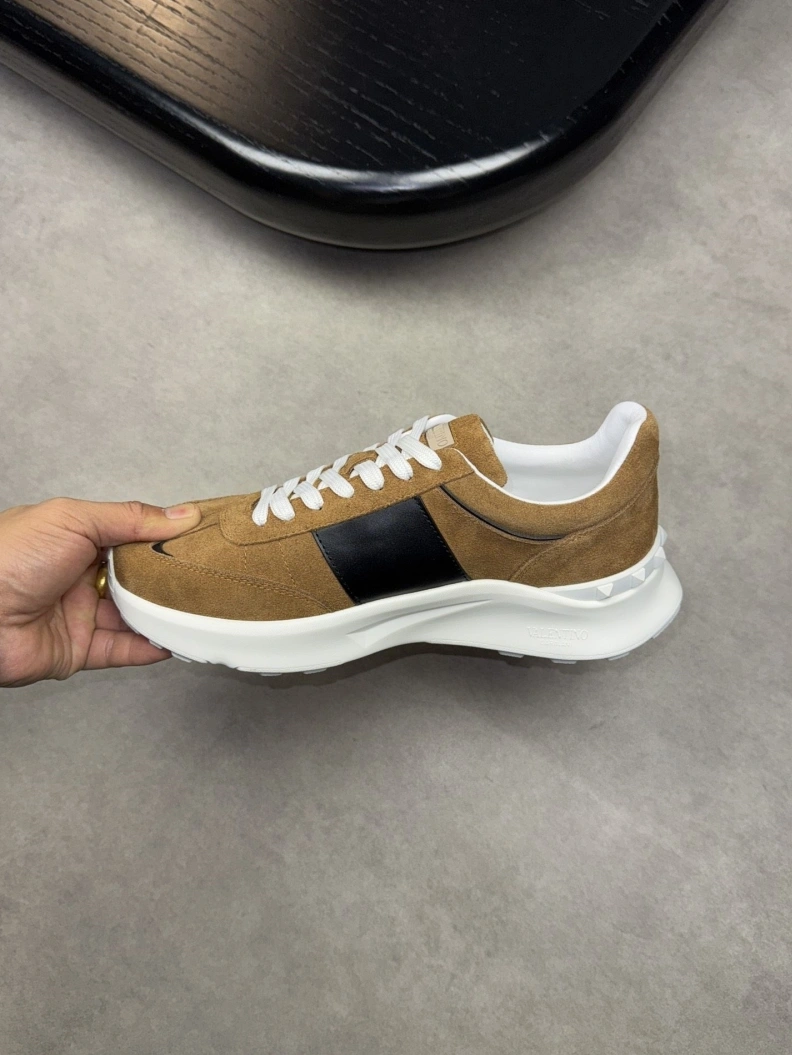Unique Vxlxntino Sneakers 229111