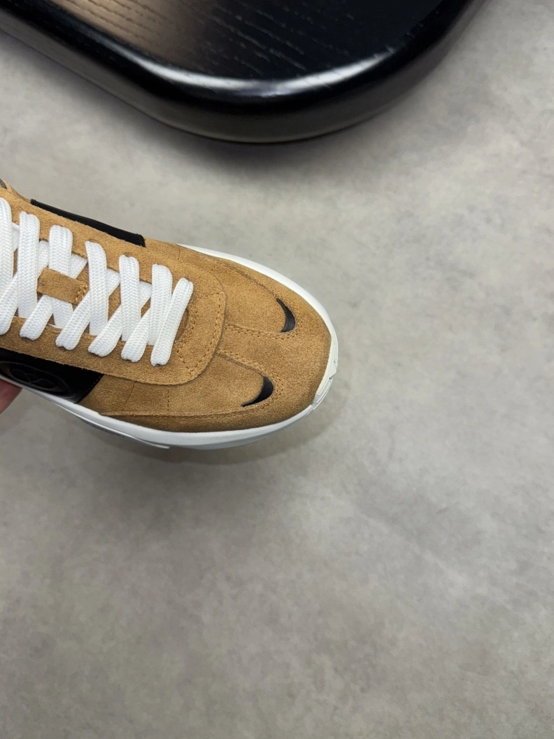 Unique Vxlxntino Sneakers 229111