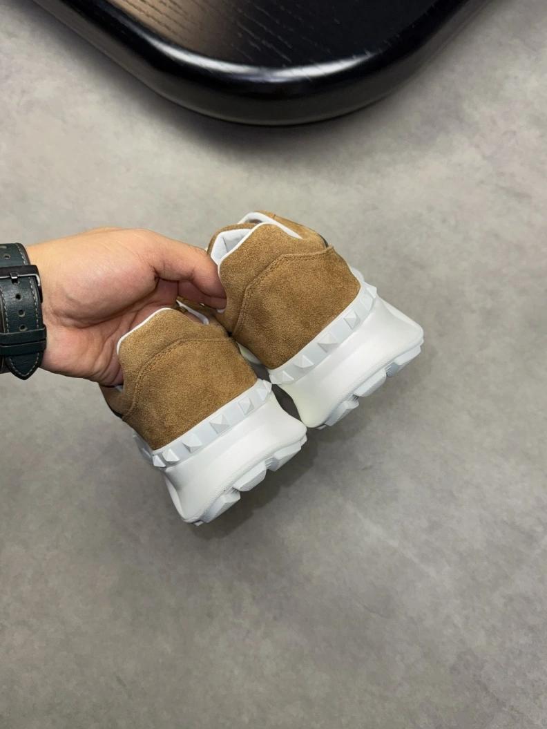 Unique Vxlxntino Sneakers 229111