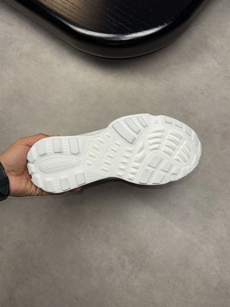 Unique Vxlxntino Sneakers 229111