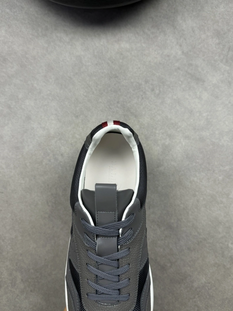 Versatile Othxr Sneakers 210635