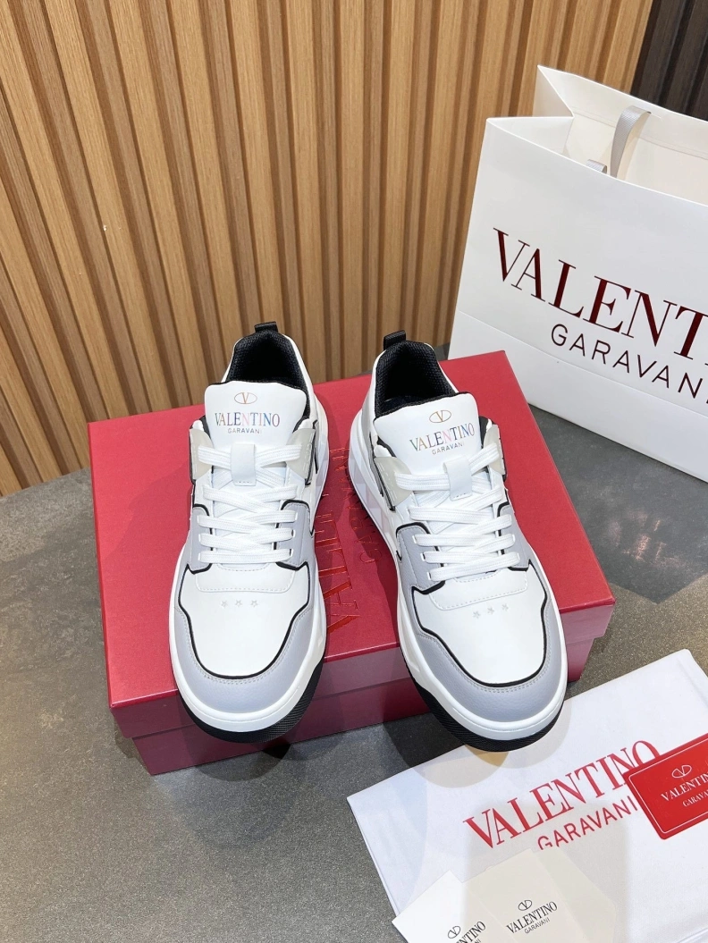 Versatile Vxlxntino Sneakers 229094