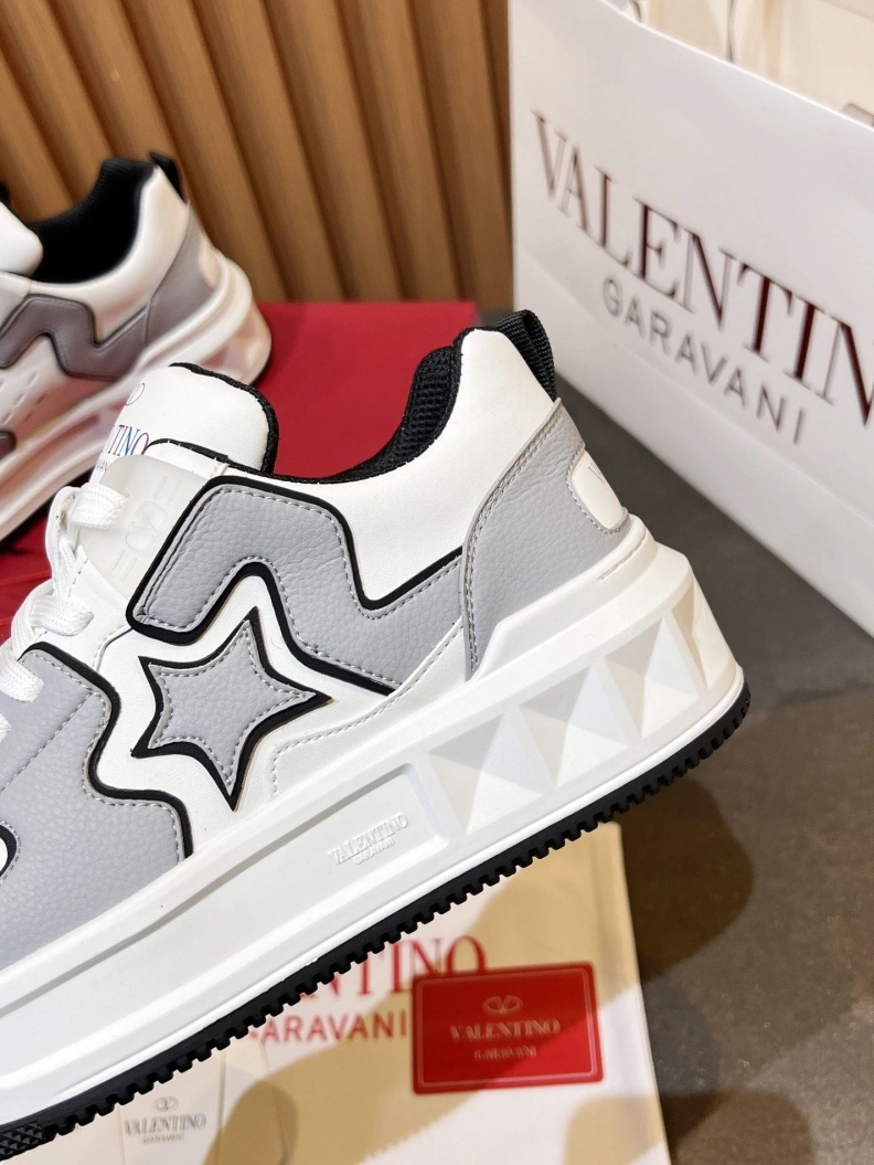 Versatile Vxlxntino Sneakers 229094