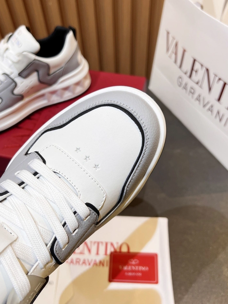 Versatile Vxlxntino Sneakers 229094