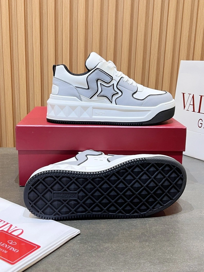 Versatile Vxlxntino Sneakers 229094