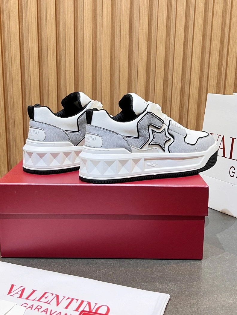 Versatile Vxlxntino Sneakers 229094