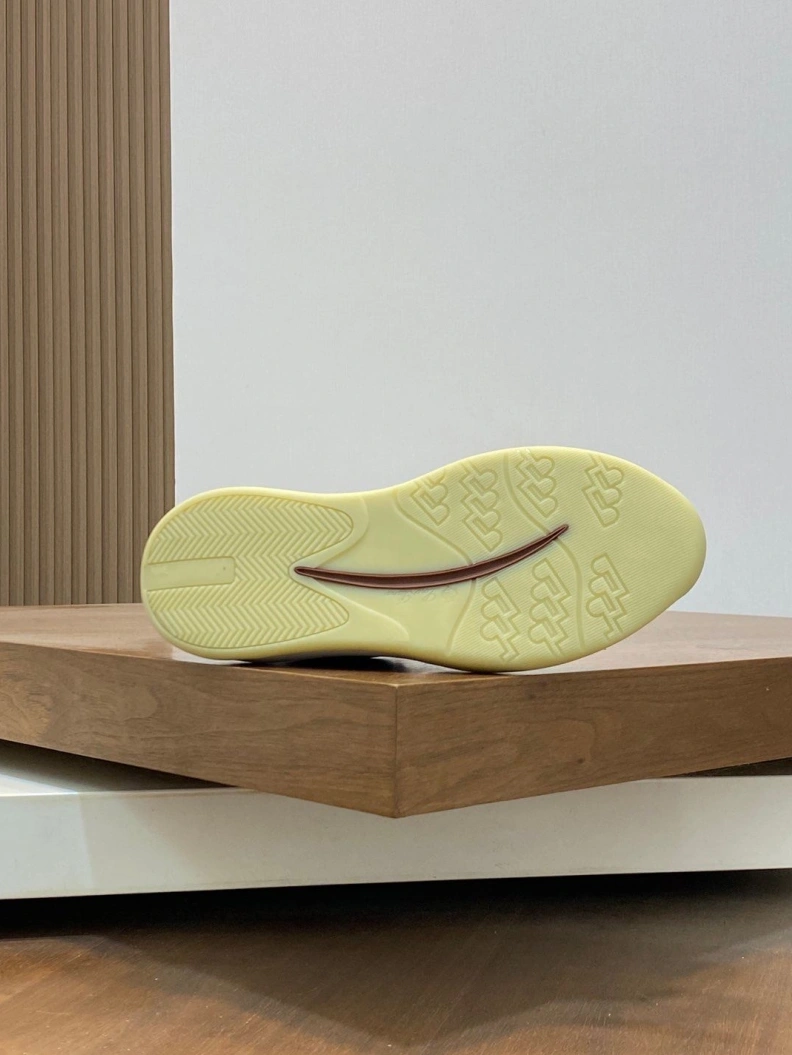 Versatile Othxr Sneakers 210584
