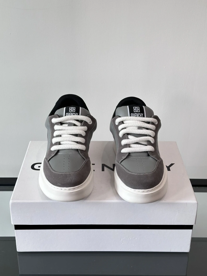 Vibrant Gxvxnchy Sneakers 152312
