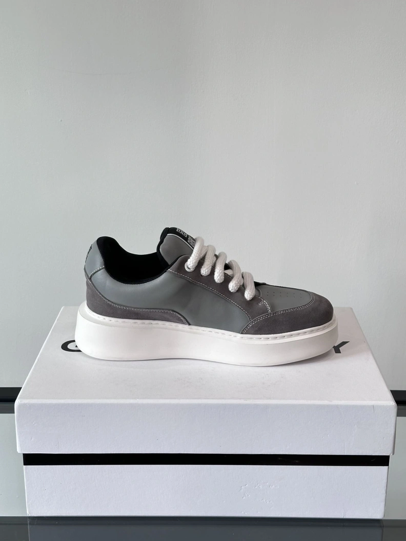 Vibrant Gxvxnchy Sneakers 152312
