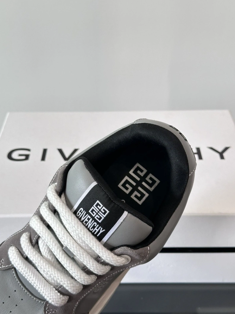 Vibrant Gxvxnchy Sneakers 152312