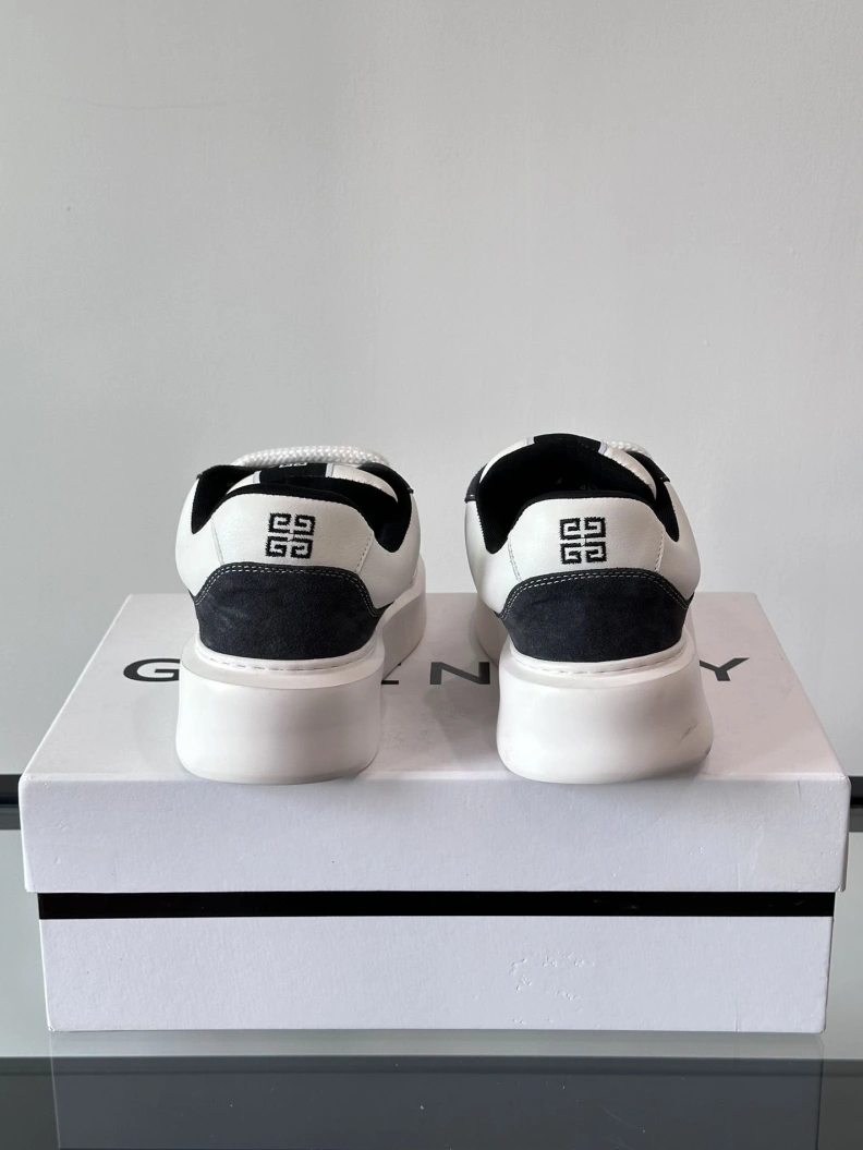 Cozy Gxvxnchy Sneakers 152313