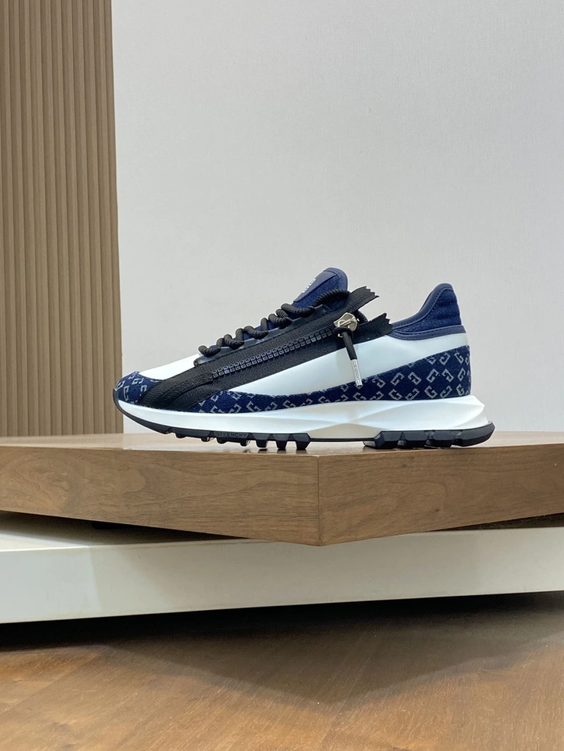 HighQuality Gxvxnchy Sneakers 152306