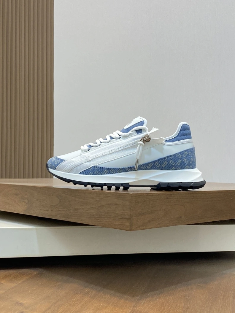 Gxvxnchy Sneakers Unique 152308