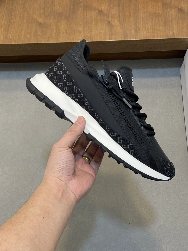 Sleek Gxvxnchy Sneakers 152305
